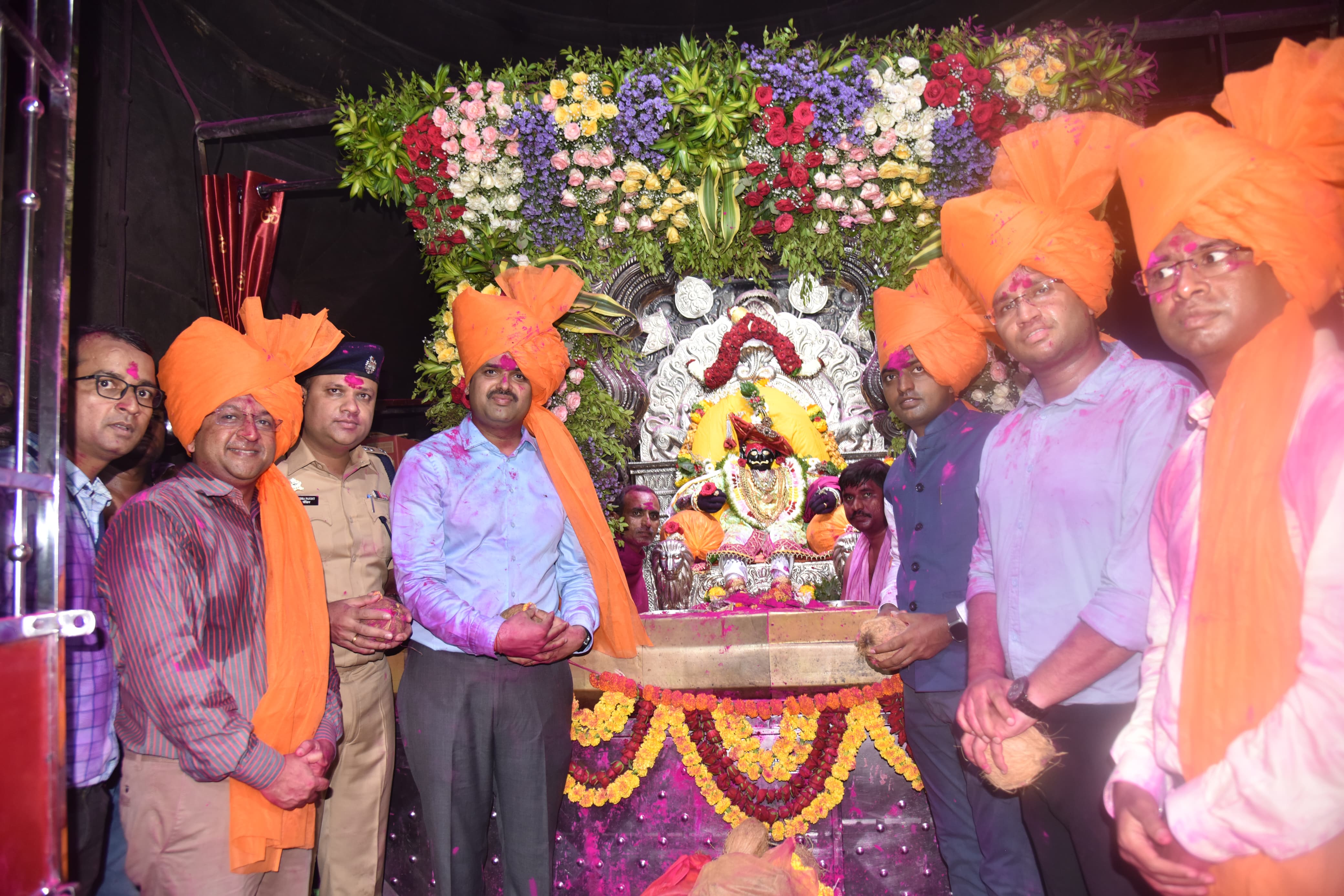 District Collector Amol Yedge prays at the feet of the King of Deccan for the progress of the entire Maharashtra including Kolhapur